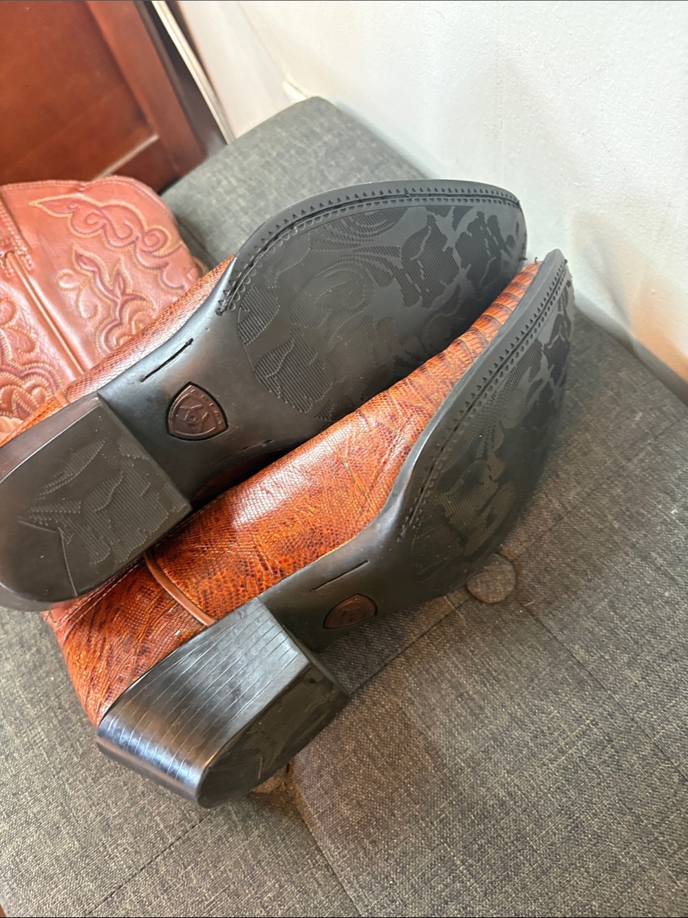 Ariat lizard cowboy boots - Picture 5 of 8